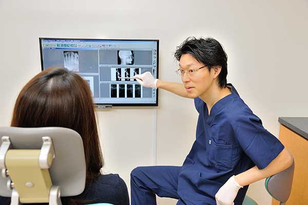 歯科医師と患者さん